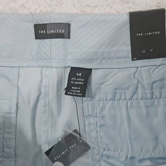 The limited women's size14 light blue, easy short chino short 4' inseam NWT - Picture 2 of 5